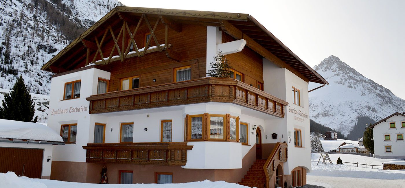 Landhaus Tschafein Galtuer Luftkurort Winter Tirol 