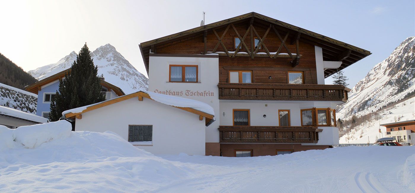 Landhaus Tschafein Galtuer Luftkurort Winter Tirol Appartement Ferienwohnungen