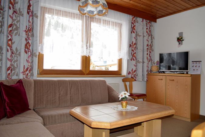 Landhaus Tschafein Galtuer Luftkurort Sommer Winter Tirol Appartement Ferienwohnungen